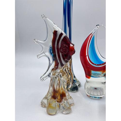 349I - Five pieces of art glassware to include Murano fish figurine - approx. 18cm high, fish aquarium pape... 