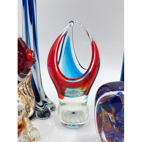 349I - Five pieces of art glassware to include Murano fish figurine - approx. 18cm high, fish aquarium pape... 