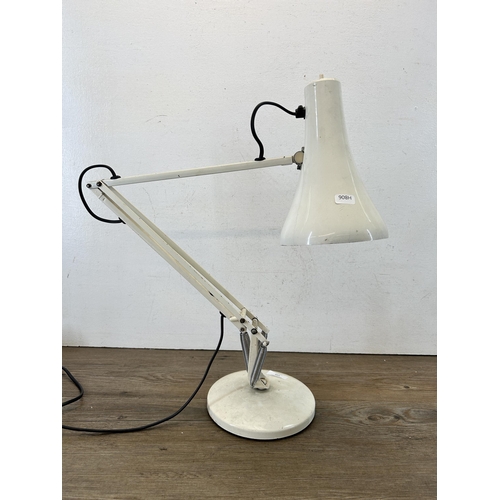 598 - A mid 20th century Anglepoise Lighting Ltd. Type 90 desk lamp