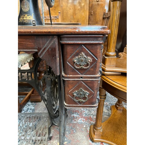 30 - A late Victorian Singer mahogany and cast iron treadle sewing machine, dated 1901 - serial no. P4703... 