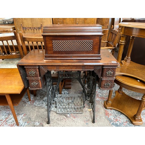 30 - A late Victorian Singer mahogany and cast iron treadle sewing machine, dated 1901 - serial no. P4703... 