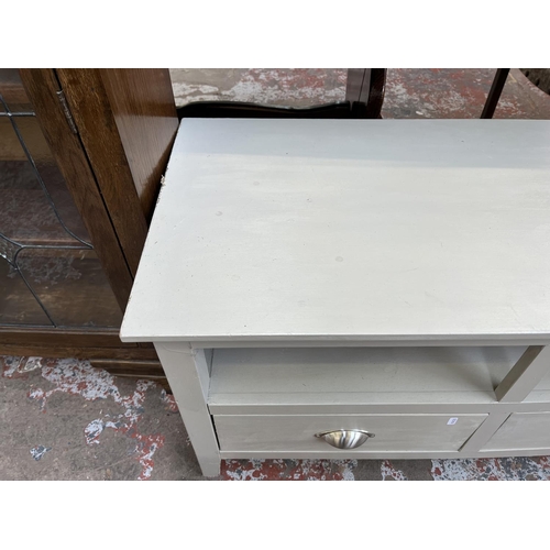 32 - A modern grey painted TV stand - approx. 54cm high x 106cm wide x 50cm deep