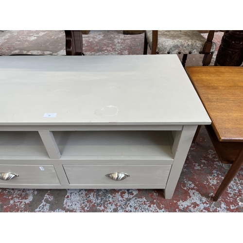 32 - A modern grey painted TV stand - approx. 54cm high x 106cm wide x 50cm deep