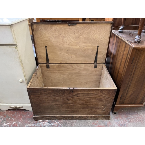 39 - A Victorian elm blanket box - approx. 45cm high x 78cm wide x 45cm deep