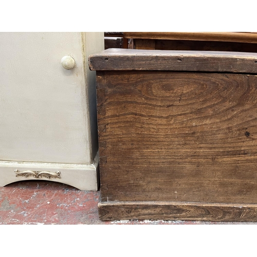 39 - A Victorian elm blanket box - approx. 45cm high x 78cm wide x 45cm deep