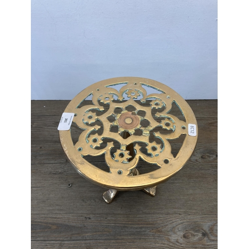 301 - A Victorian solid brass trivet stand on tripod base - approx. 28cm high x 23.5cm diameter