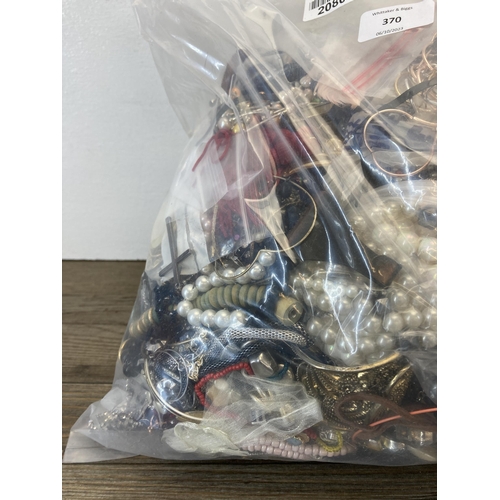 370 - Approx. 10kg of assorted costume jewellery