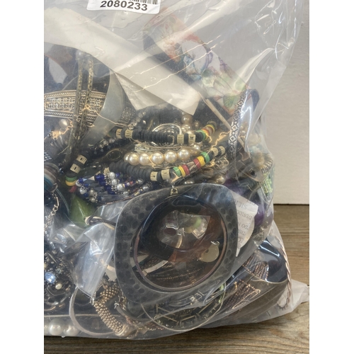 371 - Approx. 10kg of assorted costume jewellery