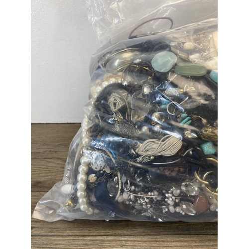 372 - Approx. 10kg of assorted costume jewellery