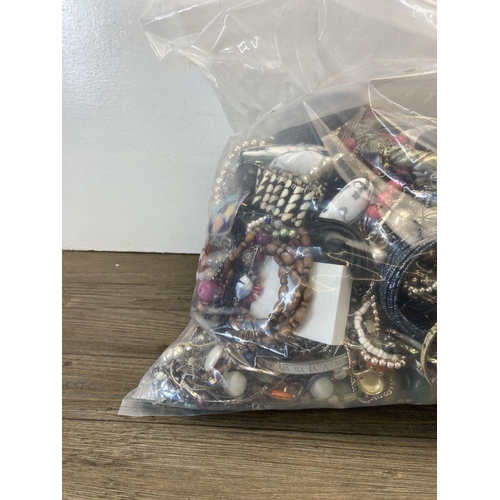 375 - Approx. 10kg of assorted costume jewellery