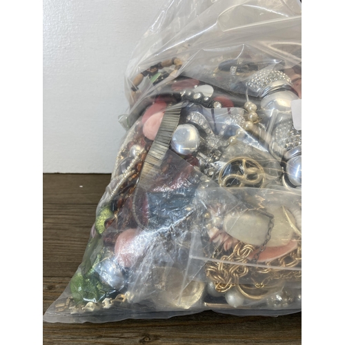 386 - Approx. 10kg of assorted costume jewellery