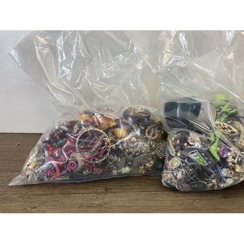 390 - Approx. 10kg of assorted costume jewellery