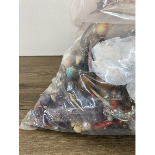 400 - Approx. 10kg of assorted costume jewellery