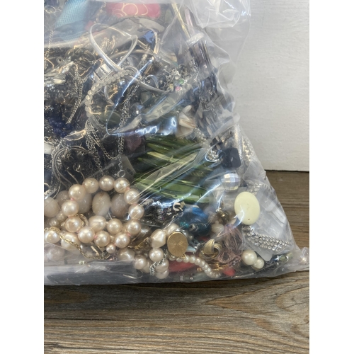 419 - Approx. 10kg of assorted costume jewellery