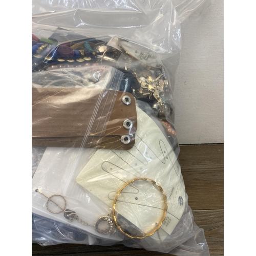 422 - Approx. 10kg of assorted costume jewellery