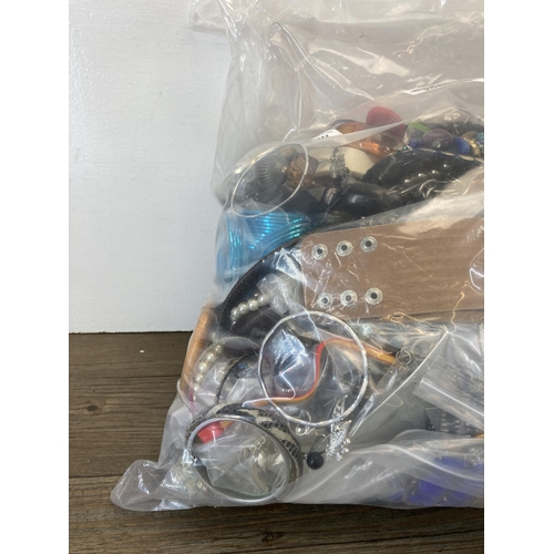 422 - Approx. 10kg of assorted costume jewellery