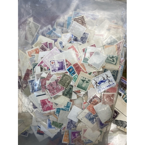 427 - A collection loose worldwide stamps