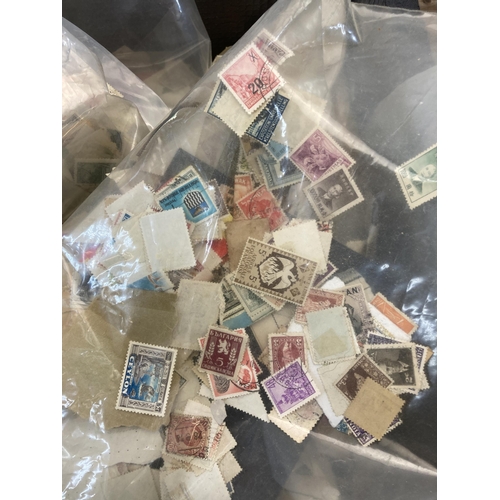 427 - A collection loose worldwide stamps