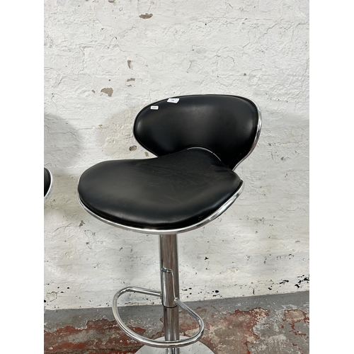 136 - A pair of modern black leatherette and chrome plated kitchen bar stools