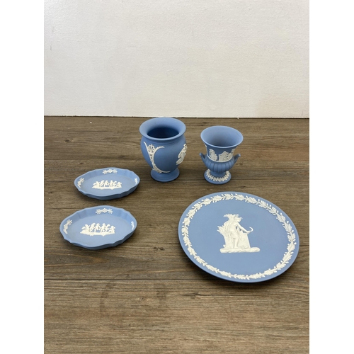 256 - Eight pieces of Wedgwood Jasperware