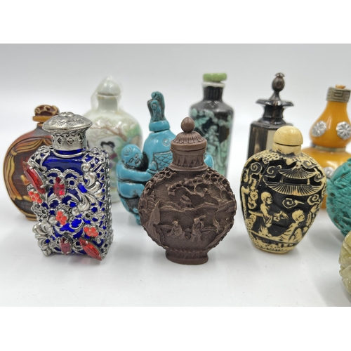 188 - Twelve Oriental snuff bottles