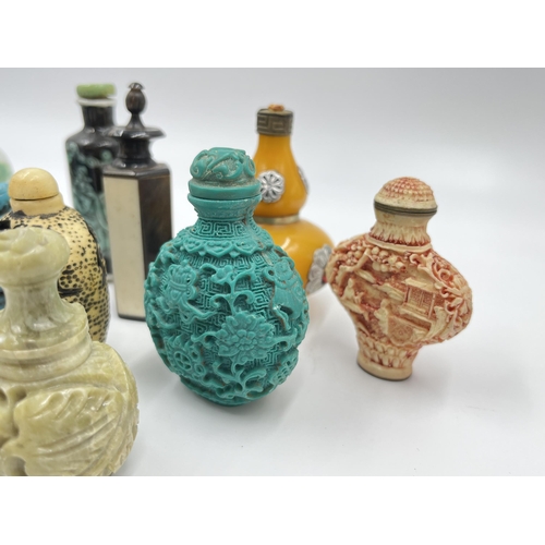 188 - Twelve Oriental snuff bottles