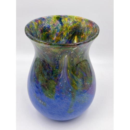 224 - A mottled studio glass vase - approx. 20cm high