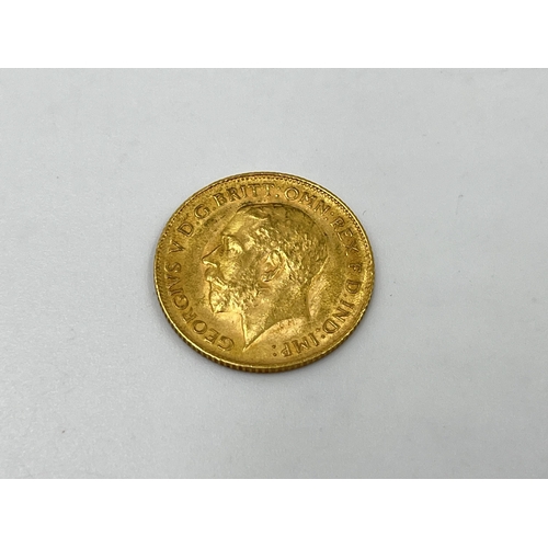 2335 - A 1915 George V 22ct gold half sovereign - approx. gross weight 4g