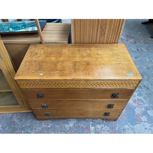 114A - A mid 20th century oak chest of drawers - approx. 70cm high x 91cm wide x 45cm deep