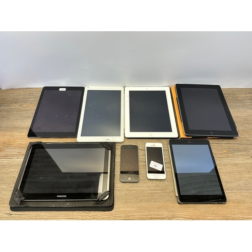 662 - Eight items, two Apple iPhone 5S mobile phones, three Apple  iPads, one Samsung tablet, one Bush tab... 