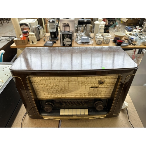 647 - A mid 1950s Grundig 2043W/3D MKII six-valve four-band three-speaker tabletop radio with cloth cover