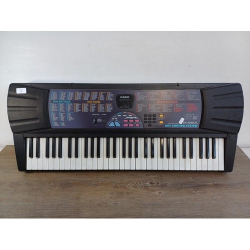 733 - A Casio CTK-560L key-lighting-system electronic keyboard