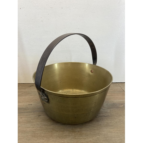 354 - Two pieces of 19th century metalware, one copper kettle and one brass preserve pan