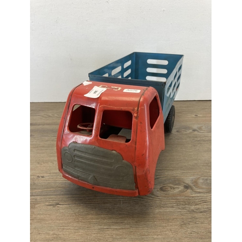 384 - A mid 20th century Tri-ang pressed steel Diesel Series Milk Lorry with red cab - approx. 19cm high x... 