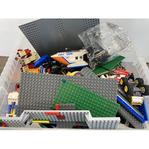 397 - A collection of assorted lego