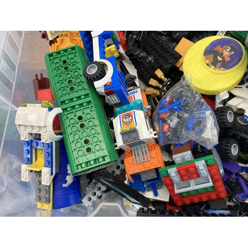 397 - A collection of assorted lego