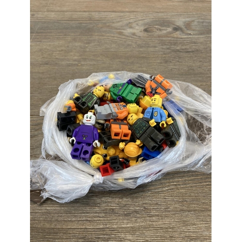 397 - A collection of assorted lego