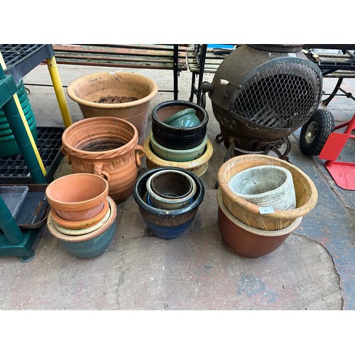 887 - A quantity of garden planters to include terracotta, glazed, cast stone etc.