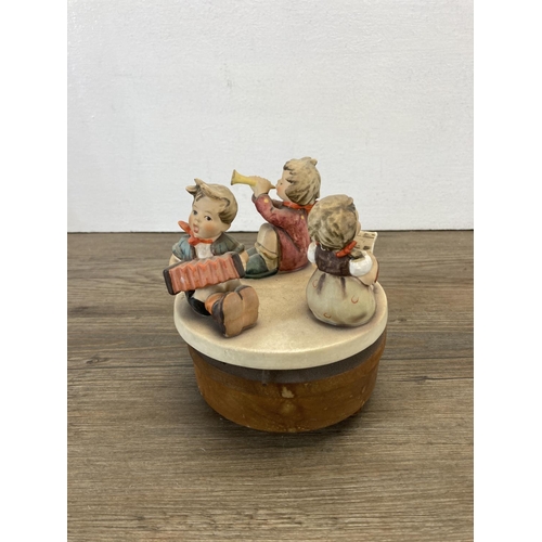 267 - Sixteen West German Goebel Hummel figurines to include Little Band music box, Star Gazer, Meditation... 