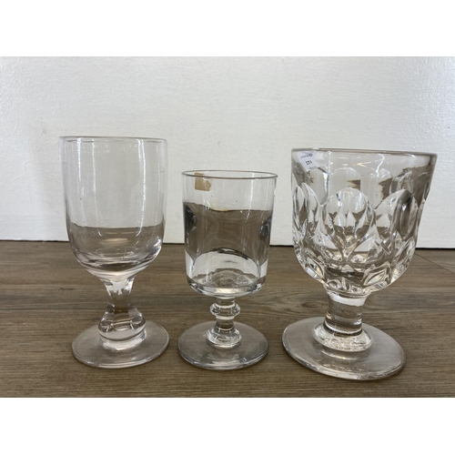 274 - A collection of Victorian and later glassware