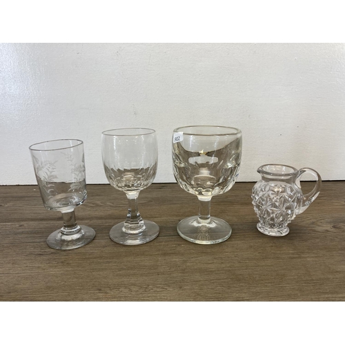 274 - A collection of Victorian and later glassware