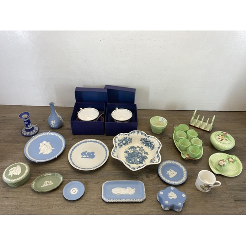 277 - A collection of ceramics to include Wedgwood Jasperware, Carlton Ware Australian Design, Mason's bow... 