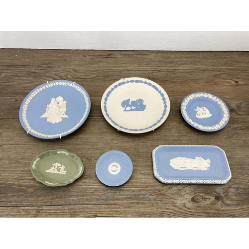 277 - A collection of ceramics to include Wedgwood Jasperware, Carlton Ware Australian Design, Mason's bow... 