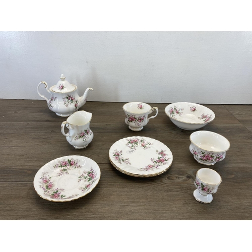 318 - A collection of Royal Albert bone china to include Old Country Roses, Lavender Rose etc.