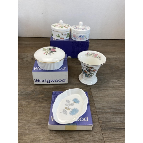 320 - A collection of Wedgwood pottery to include pale blue Jasperware, Millennium Collection cups and sau... 