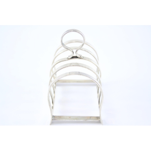 2302 - A Walker & Hall hallmarked Sheffield sterling silver five bar toast rack, dated 1955 - approx.7.6cm ... 