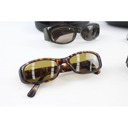 2342 - A collection of vintage Gucci sunglasses