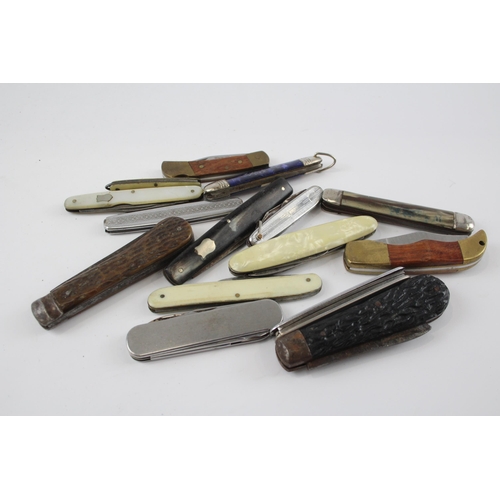 2354 - A collection of pocket knives