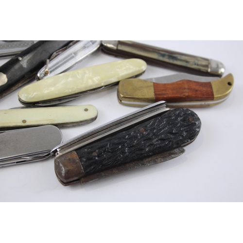 2354 - A collection of pocket knives