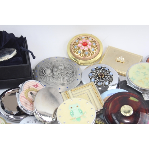 481 - A large collection of women's mirrors and compacts